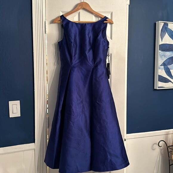 NWT ADRIANNA PAPELL SLEEVELESS MIKADO FIT AND FLARE MIDI DRESS WITH V-BACK - 8 - Picture 6 of 7